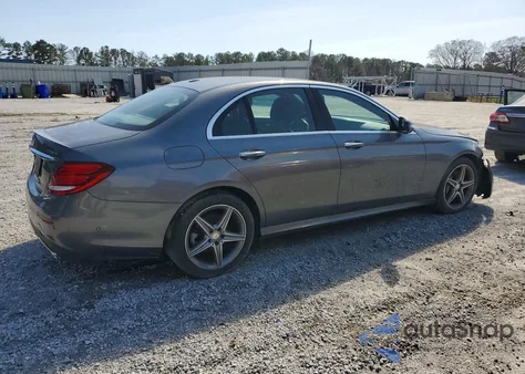 2017 Mercedes-Benz E 300 4Matic z USA, uszkodzony, nr VIN WDDZF4KBXHA030890